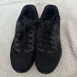 Nike women black nike Athletic Shoes